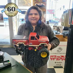 Our friend Aaron brought in his Blackfoot with his custom 3d printed paddle tires!
We love seeing your projects bring them in, and we would love to share them with our community!
#anchoragehouseofhobbies #sharingfunwithourcommunity #wearehobbyists #60thanniversary #established1964