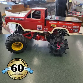 Our friend Aaron brought in his Blackfoot with his custom 3d printed paddle tires!
We love seeing your projects bring them in, and we would love to share them with our community!
#anchoragehouseofhobbies #sharingfunwithourcommunity #wearehobbyists #60thanniversary #established1964