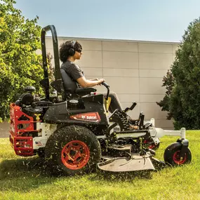 A Bobcat ZT7000 zero-turn mower