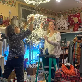 When the owner buys a chandelier that hangs over 5 feet long and it takes 2 team members to “flouff” it! Never a dull moment at The Collection. Wait til you see this beauty in action!
#chandelier #deckingthehalls #teamwork #vtcollection #waitsfield #vermont #themadrivervalley