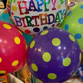 One of our favorite Birthday balloon table top combos. Cheery and fun. Thanks for letting us be a part of your celebration! Balloons make it a party. And no helium means your balloons will last soooo much longer. Enjoy!