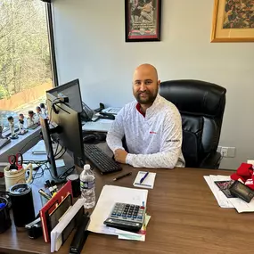 ✨MEET THE TEAM✨
My name is Andrew Smith, and I am your agent. I have been working for State Farm for 11 years now. The reason I love working for State Farm so much is because we have the chance every single day to take care of and protect families when their toughest days happen. Something else that is very important to me is my family. Nothing I would rather do than spend time with my wife and two little girls. I am also a huge sports fan – love watching the Braves and going to games. I also lo