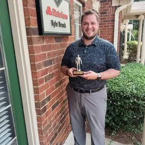 June’s Dundie Award goes to…… Terry Smith! He helped over 35 families with coverage in the month of May. On top of that he was named #1 in the Kennesaw territory among all offices too!

Shoutout to you, Terry! Keep doing great things!