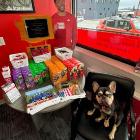 If you’re a customer from our office, please swing by and pick up a box or two (while supplies last)!

Just a small token of appreciation from us to you!

They’ve all been paid for and purchased from a local Girl Scout! ????????????

P.S. the “potato” pictured on the chair is not included! ????????