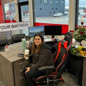 Please join us in wishing Carmen a Happy Birthday! ???????????????? 
She’s been a huge asset to our team and our customers are lucky to have her!