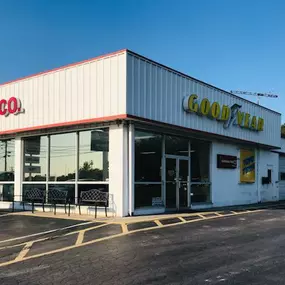 Shadden Tire Discounters on 2328 North Main Street in Crossville