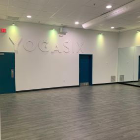 Bild von YogaSix Glen Mills