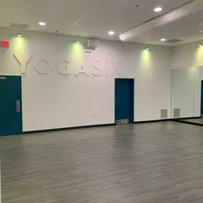 Bild von YogaSix Glen Mills