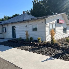 Exterior of the Estefan Cespedes State Farm agency