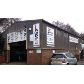 LISS GARAGE SERVICES - TYRE FITTING CENTRE