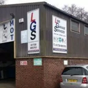 LISS GARAGE SERVICES - TYRE FITTING CENTRE