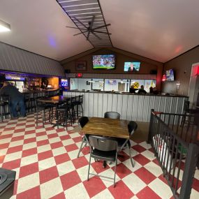 Bild von 83 North Bar Grill & Billiards