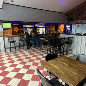 Bild von 83 North Bar Grill & Billiards