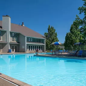 Swimming Pool Belmont Ridge Apartments