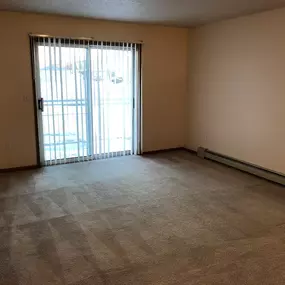 Unfurnished Living Room at Royal Oaks Apartments, Fargo