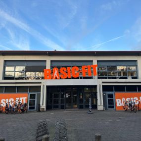 Basic-Fit Amstelveen Van Der Hooplaan 24/7  - Ingang