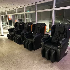 Basic-Fit Amstelveen Van Der Hooplaan 24/7  - massagechair