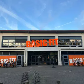 Basic-Fit Amstelveen Van Der Hooplaan 24/7  - Ingang