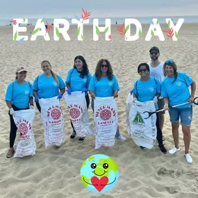 Beach clean throwbacks in honor of Earth Day! ????????????