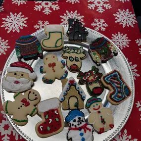 There’s nothing like a little friendly competition and lots of frosting to bring us closer together.
From snowmen to sweaters, our creativity was on full display!  A big shoutout to everyone who joined in on the fun and brought their holiday spirit.
Check out our festive creations! (Some may be a little more... unique)