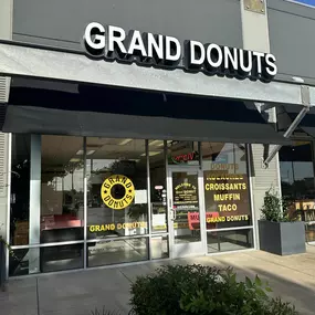 Stopped in this morning to see our friends at Grand Donuts! This is a fantastic, family owned business right here in Cedar Park. They’re open all week, even with the holiday! Treat yourself and your family for the Fourth of July!