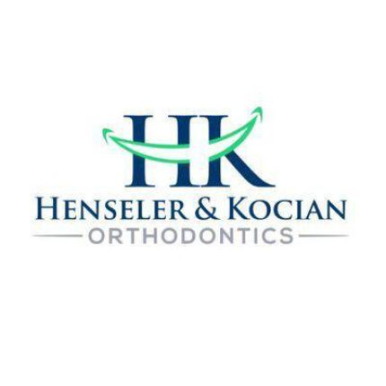 Logotyp från Henseler & Kocian Orthodontics
