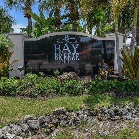 Bay Breeze Villas Sign