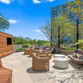 Outdoor Roof Deck with grilling Stations,
Bar with Lounge Seating,
Fire Pits and an
Outdoor Media Wall with TVs