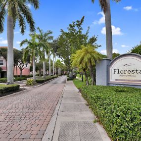 Welcome to Floresta Apartments Sign