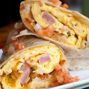 Burritos de desayuno - Castañeda’s Mexican Food