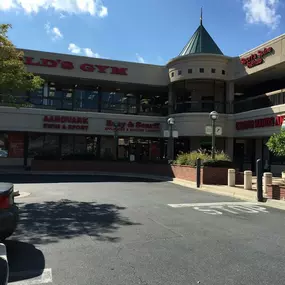 Outside view of the Bray & Scraff appliance store in Rockville, MD with red lettering sign