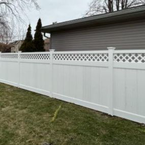 white vinyl lattice fence