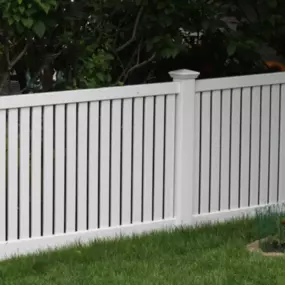 white vinyl fence