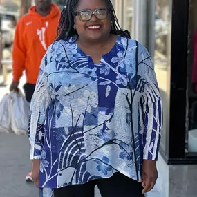 When you look so cute, everyone wants to stop and take a pic with you!
???? Jess and Jane Notch Neck Tunic in Hana
Stay polished, comfortable, and stunning no matter where your day takes you!
#InFullSwing #WorkToPlay #PlusSizeFashion #EverydayChic