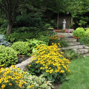 For over 32 years, Heidi’s GrowHaus and Lifestyle Gardens has been creating and maintaining sustainable landscape and holistic lifestyle experiences for residential, estate, and commercial clients.
