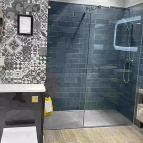 R2 bathrooms contour all in one 1000mm unit gloss anthracite.