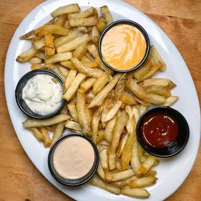 HANDCRAFT FRIES AND DIPPING SAUCES