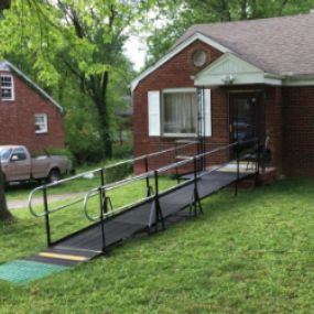 The Amramp Eastern Tennessee team installed this wheelchair ramp in Nashville, TN. This was a rush job, and we were able to install this ramp in under 24 hours from the initial call and request for evaluation. The home is 3 hours away each way from the Amramp warehouse. We were able to meet a very tight timeline for this person’s release from her rehabilitation facility