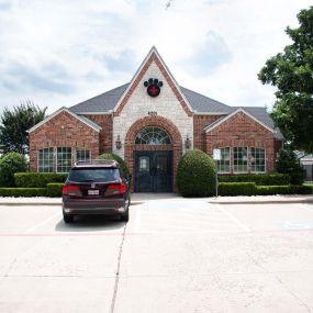 Our facility has a spacious parking lot to accommodate all of our clients and their pets.