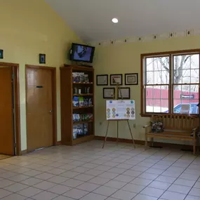 Our lobby and waiting room is designed for simplicity and hominess in order to make sure your pets aren’t overwhelmed when they enter. We hope that your pet can have a safe and happy visit, and our tile floor is meant to promote optimal cleanliness.