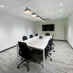 Bild von Regus - Westmont - Oakmont Plaza Dr