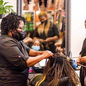 Bild von Signs&Wonders African Hair Braiding