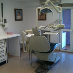 Clínica Dental en Gijón- Dr. del Canto.jpg