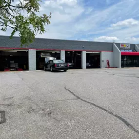 Bild von Rad Air Complete Car Care and Tire Center - Seven Hills