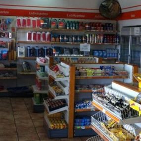 estacion-de-servicio-los-robles-tienda-01.jpg