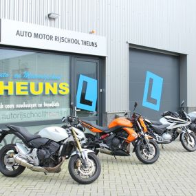 Auto- en Motorrijschool Theuns