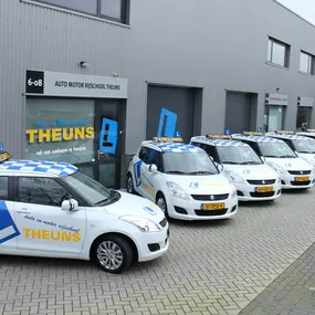 Auto- en Motorrijschool Theuns