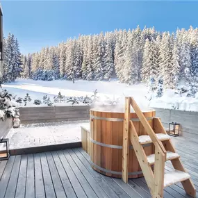 Le Melezin France Chambre Ski Piste with Hot Tub