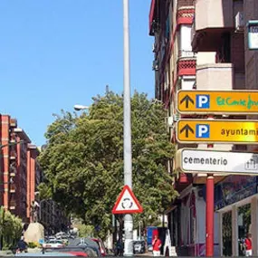 centro-medico-avenida-ll-linares-fachada-empresa-02.jpg