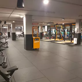 Basic-Fit Oldenzaal Nagelstraat 24/7 - free weight zone